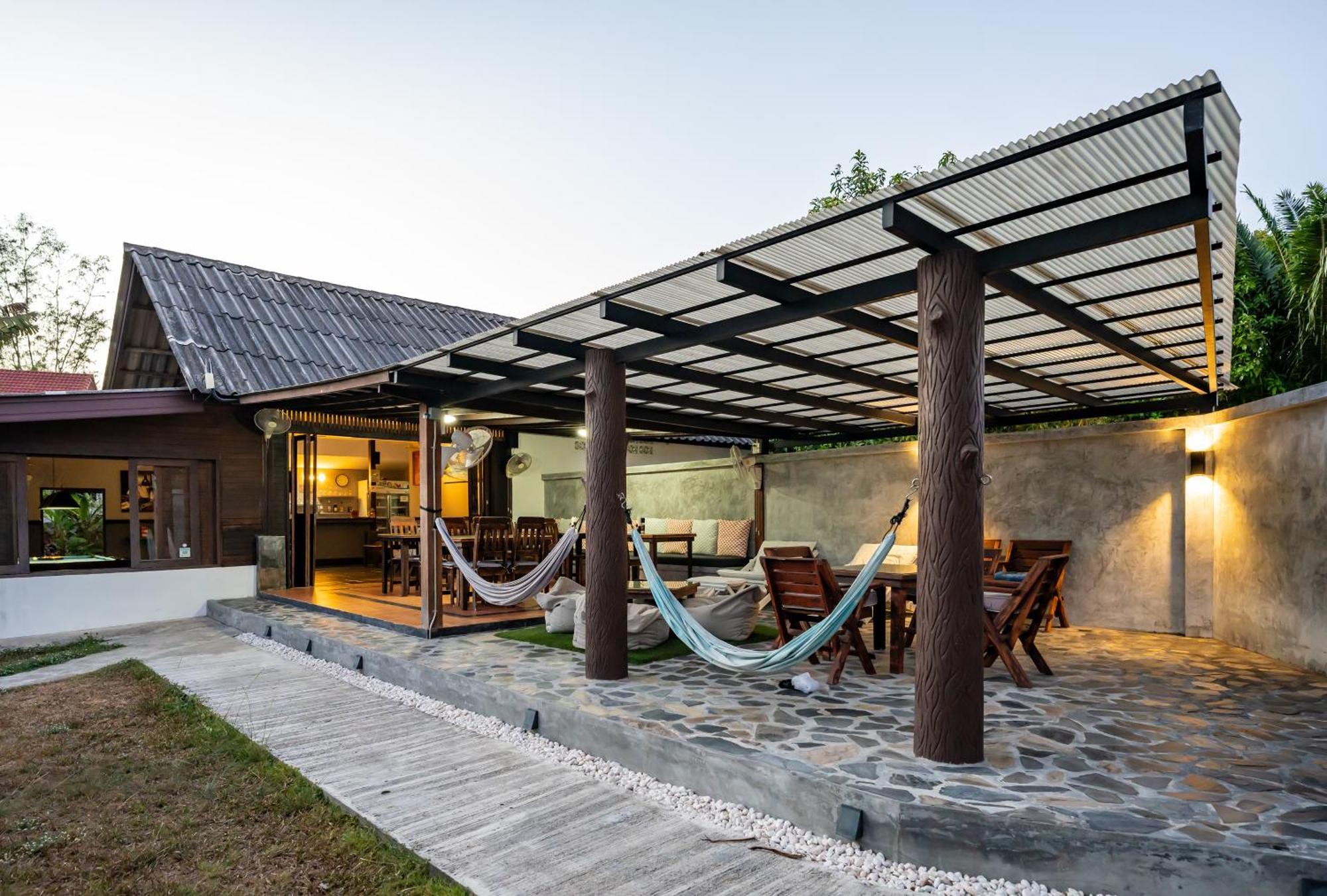 Phatcharee Resort Baan Tai Exteriör bild