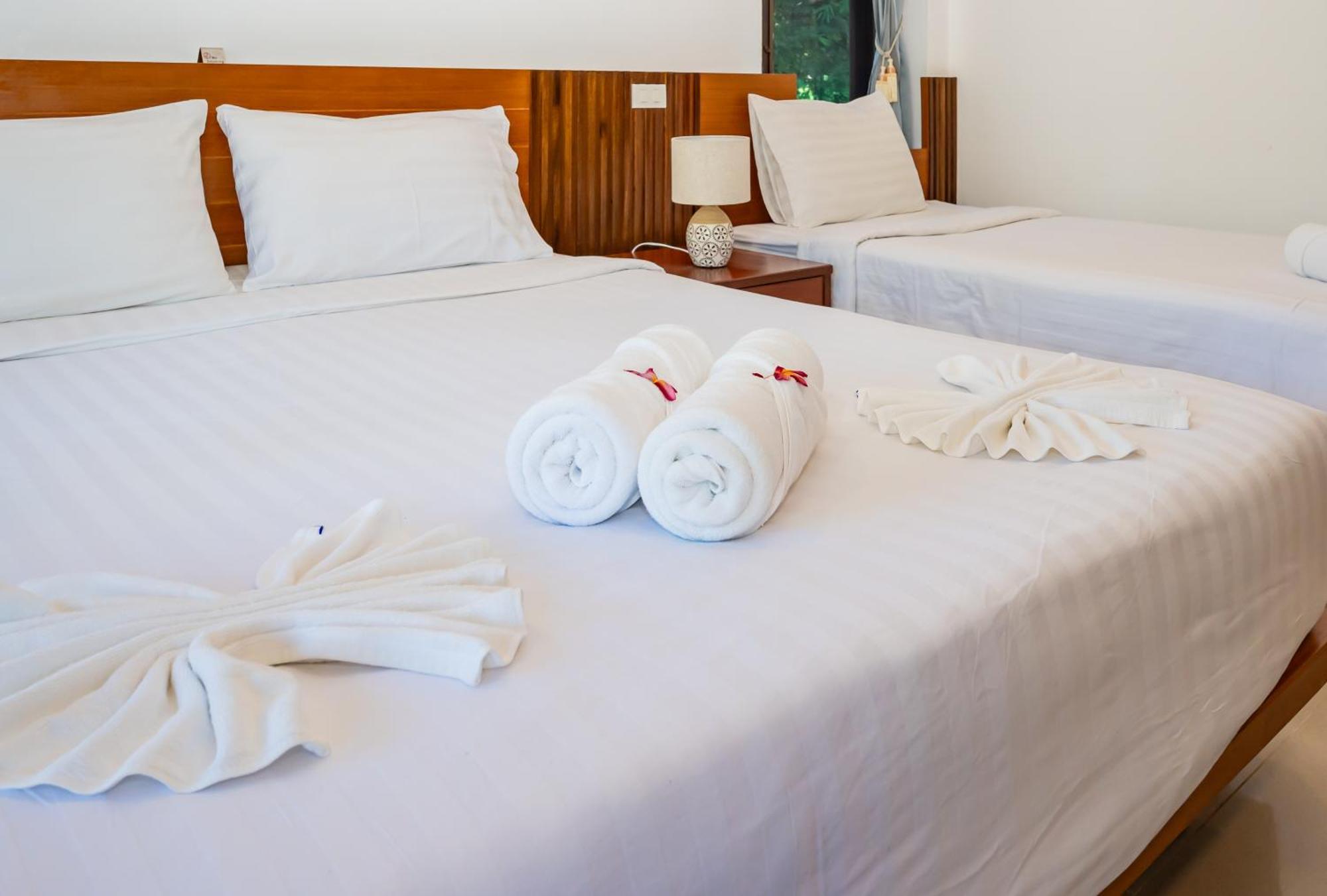 Phatcharee Resort Baan Tai Exteriör bild