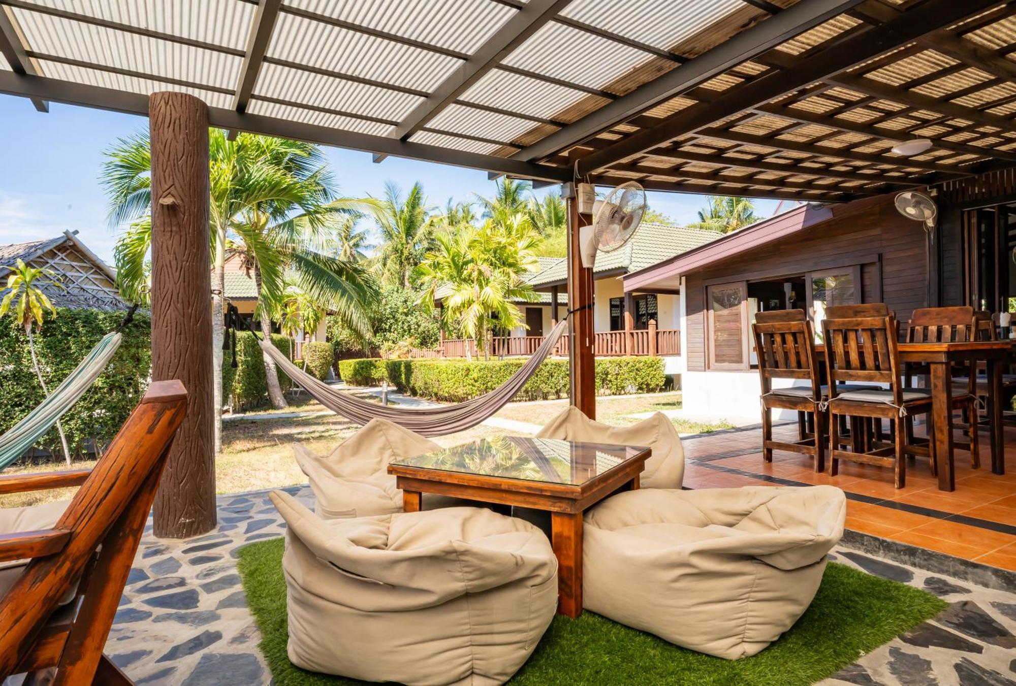 Phatcharee Resort Baan Tai Exteriör bild
