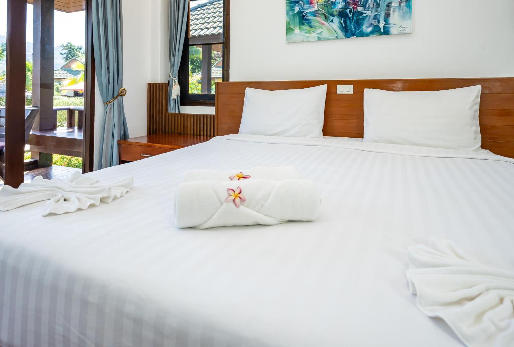 Phatcharee Resort Baan Tai Exteriör bild