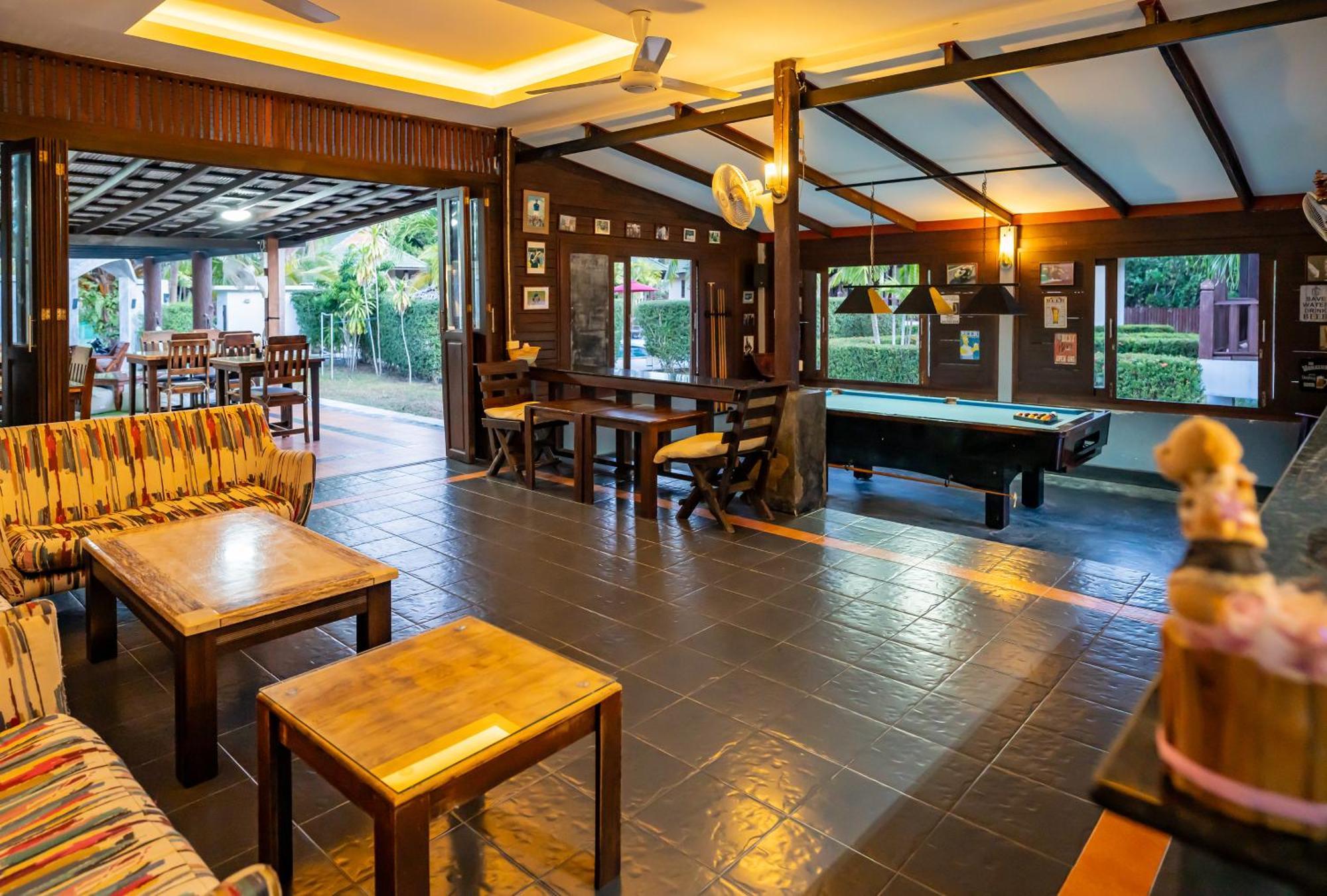Phatcharee Resort Baan Tai Exteriör bild