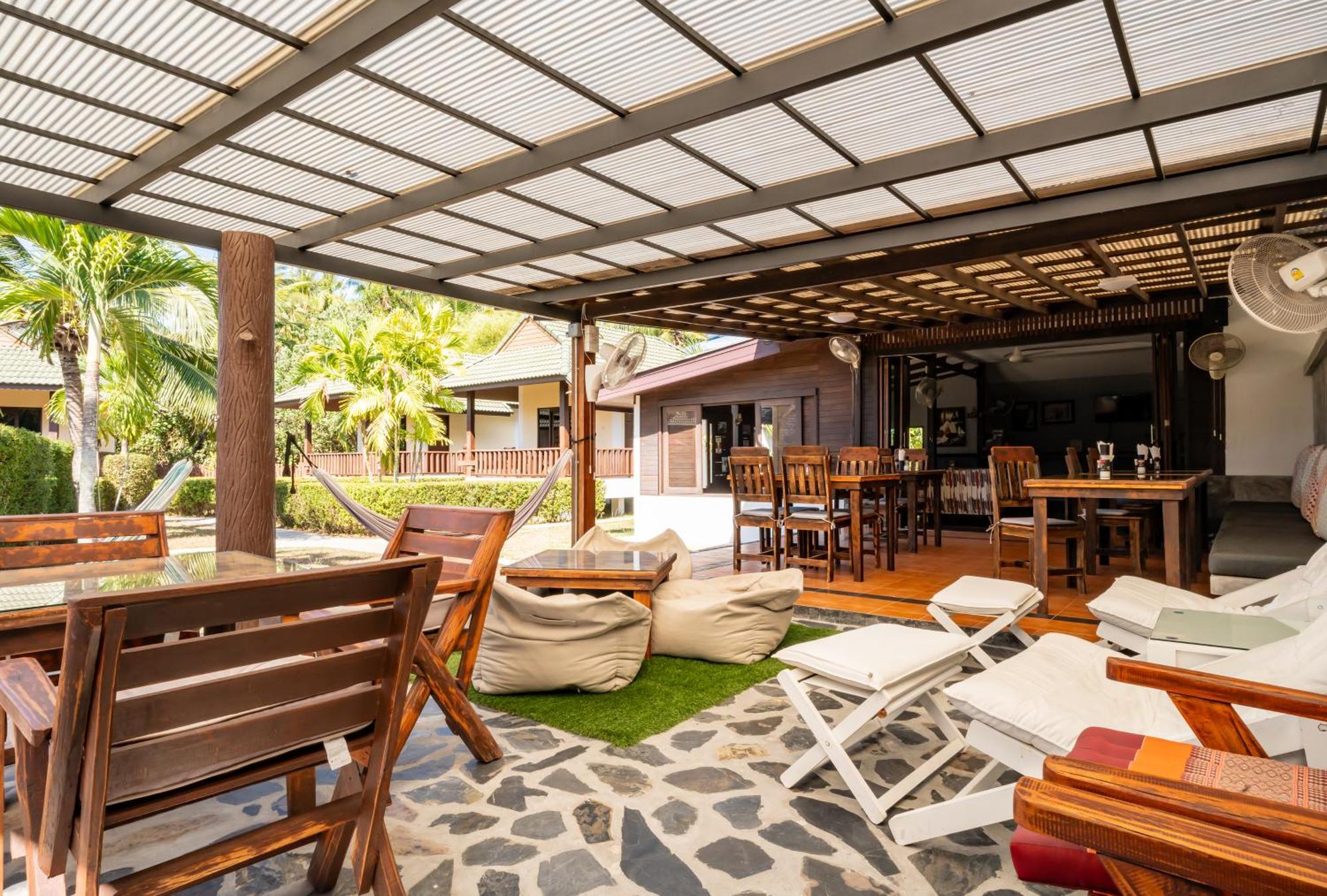 Phatcharee Resort Baan Tai Exteriör bild