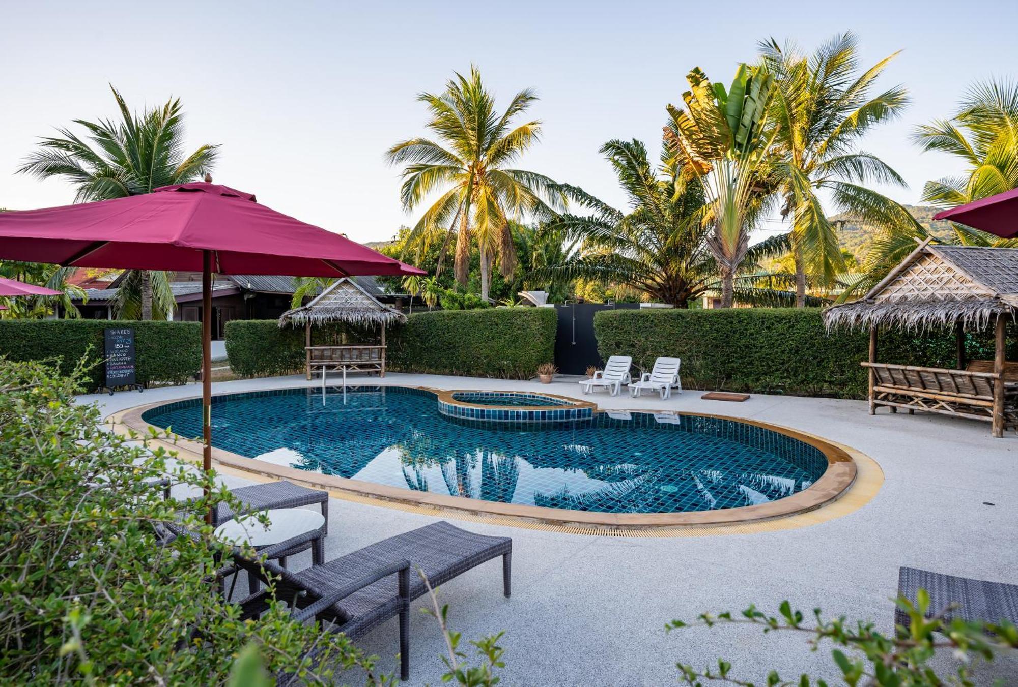 Phatcharee Resort Baan Tai Exteriör bild