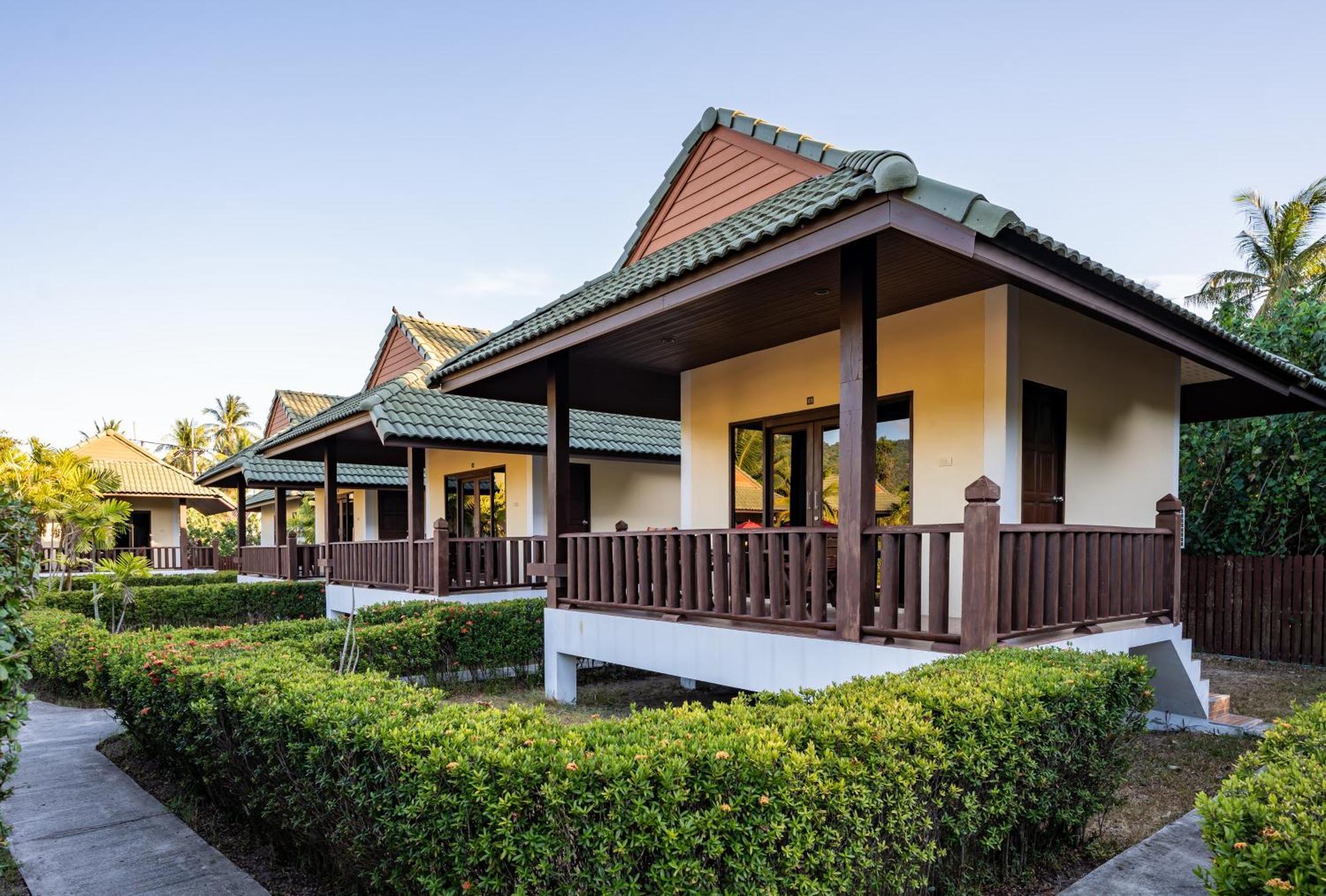 Phatcharee Resort Baan Tai Exteriör bild