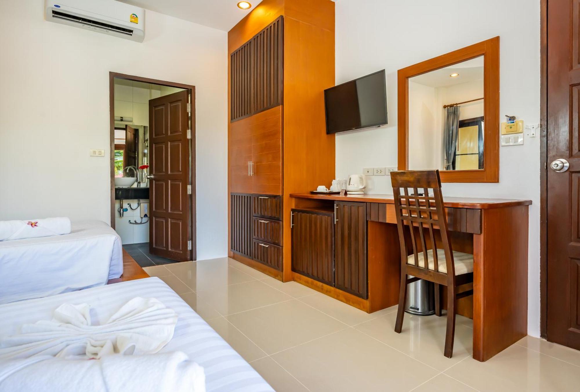 Phatcharee Resort Baan Tai Exteriör bild