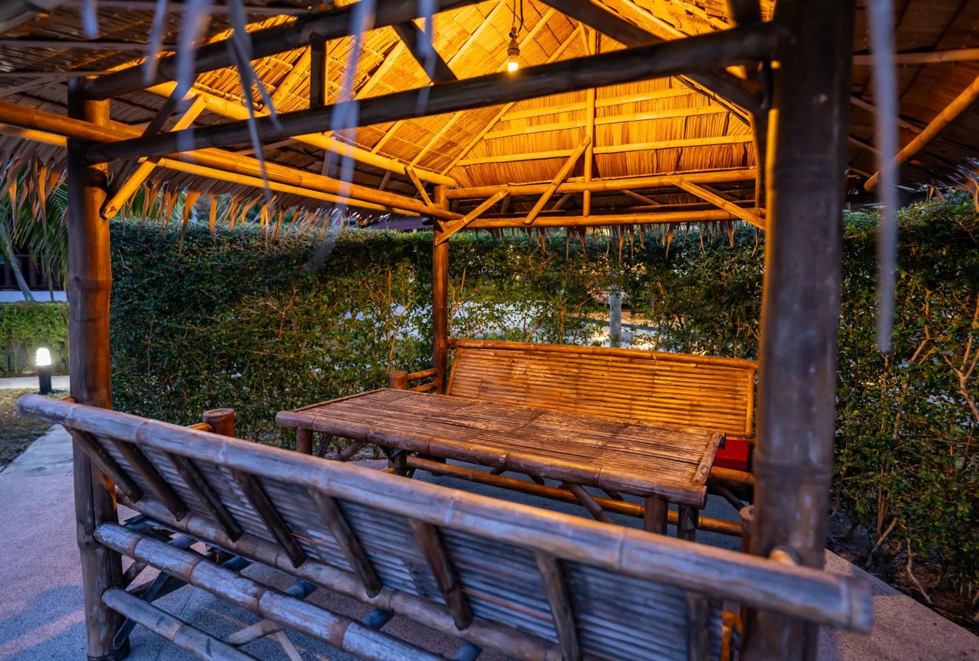 Phatcharee Resort Baan Tai Exteriör bild