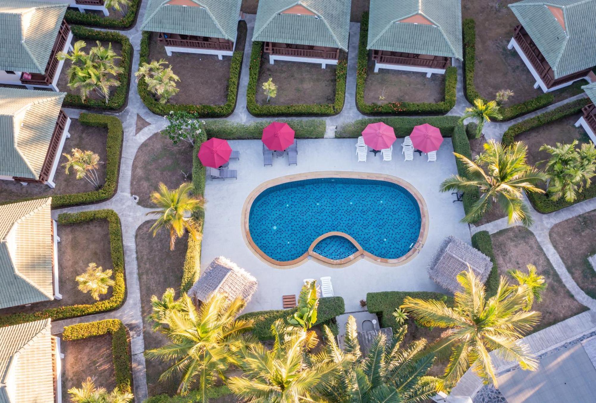 Phatcharee Resort Baan Tai Exteriör bild