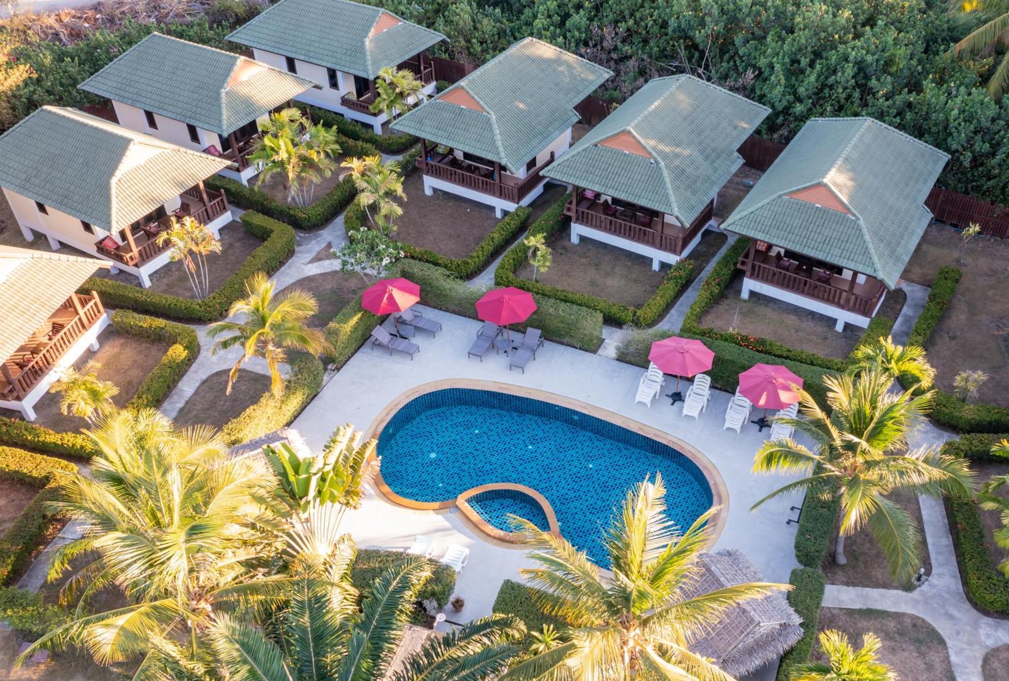 Phatcharee Resort Baan Tai Exteriör bild