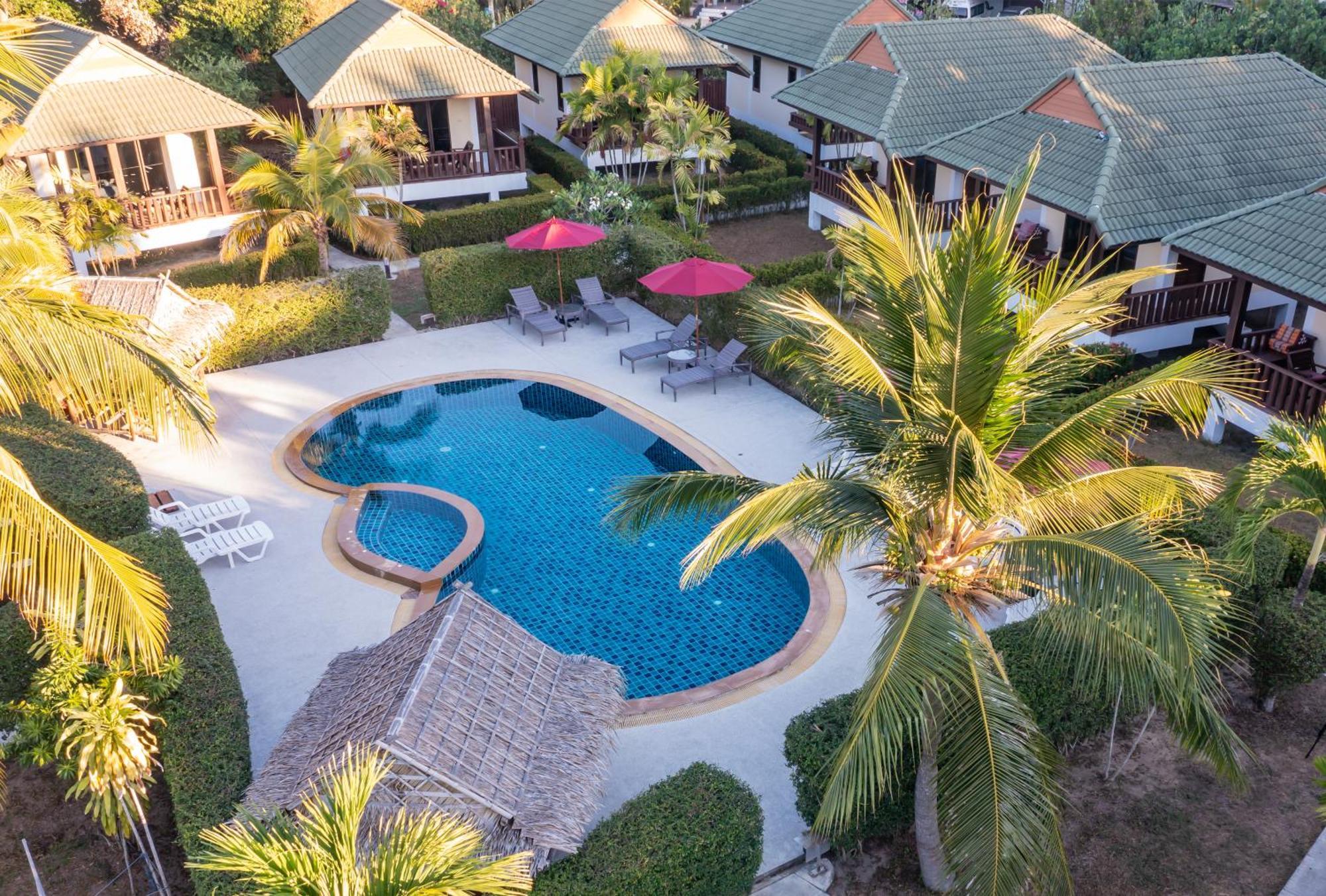 Phatcharee Resort Baan Tai Exteriör bild