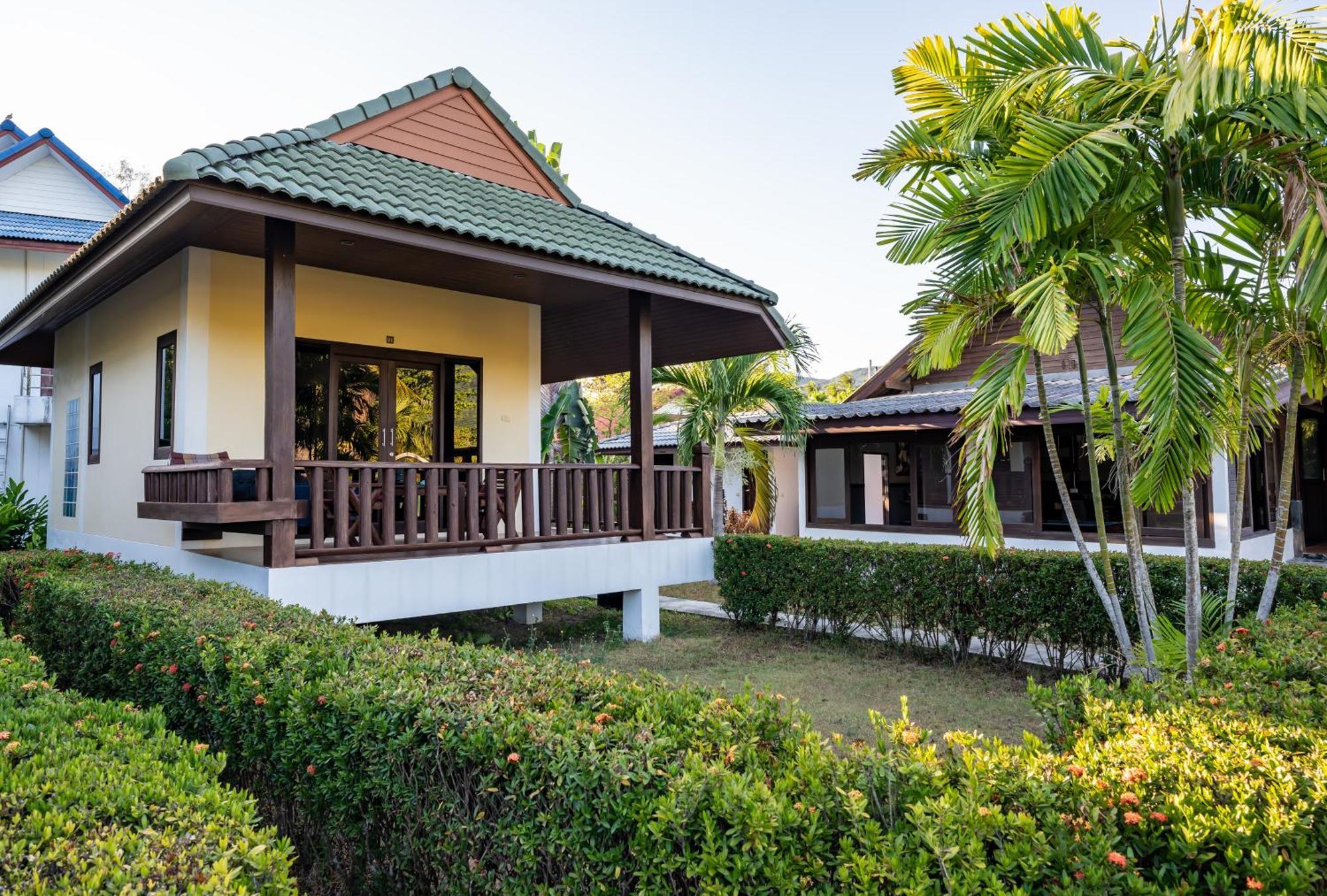 Phatcharee Resort Baan Tai Exteriör bild