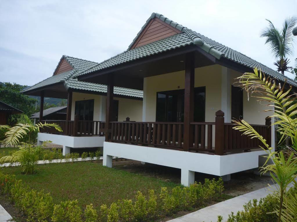 Phatcharee Resort Baan Tai Exteriör bild