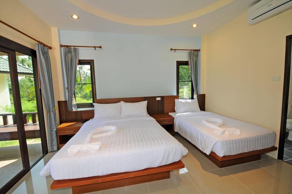 Phatcharee Resort Baan Tai Exteriör bild
